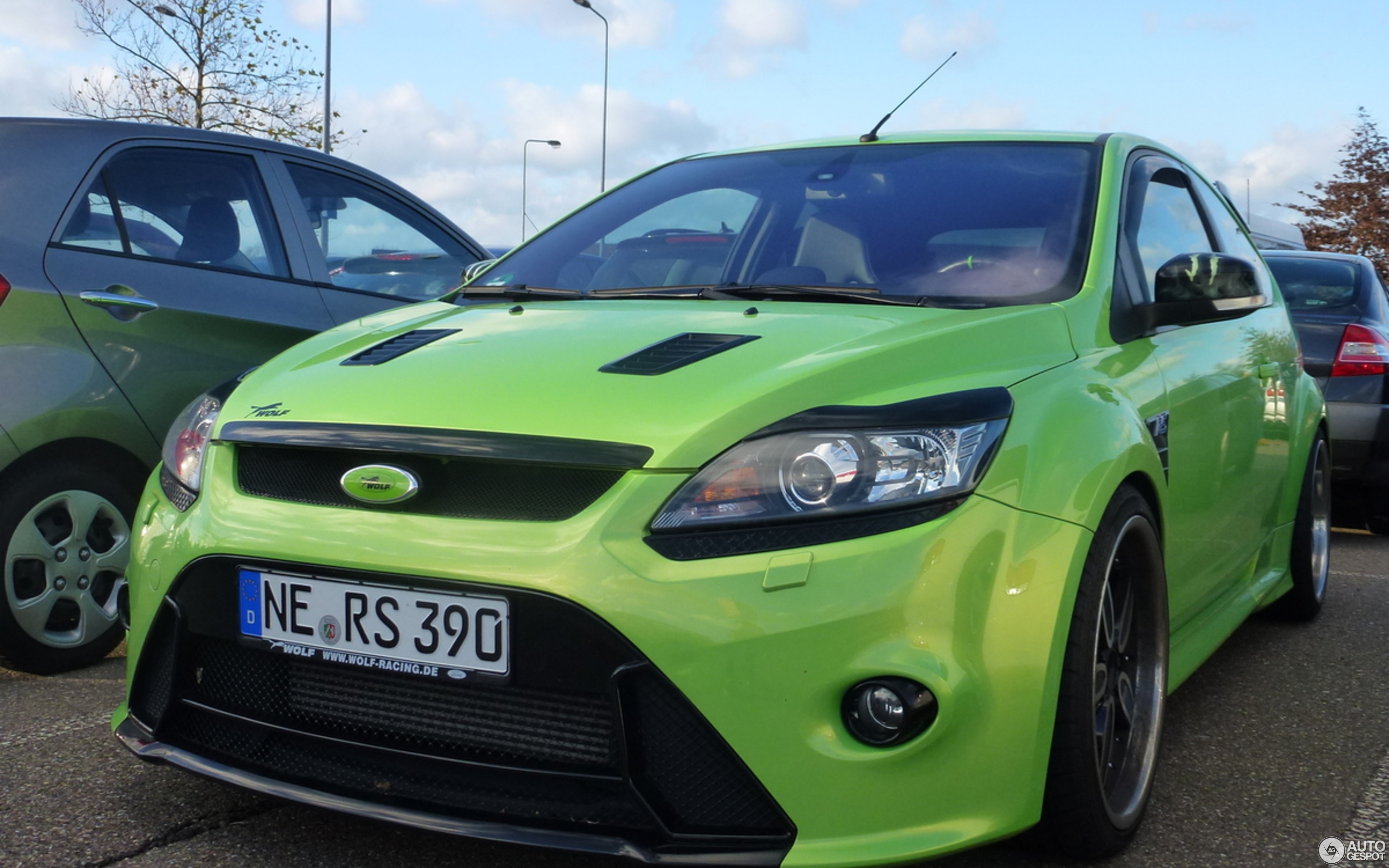 2880-1800-crop-ford-focus-rs-200