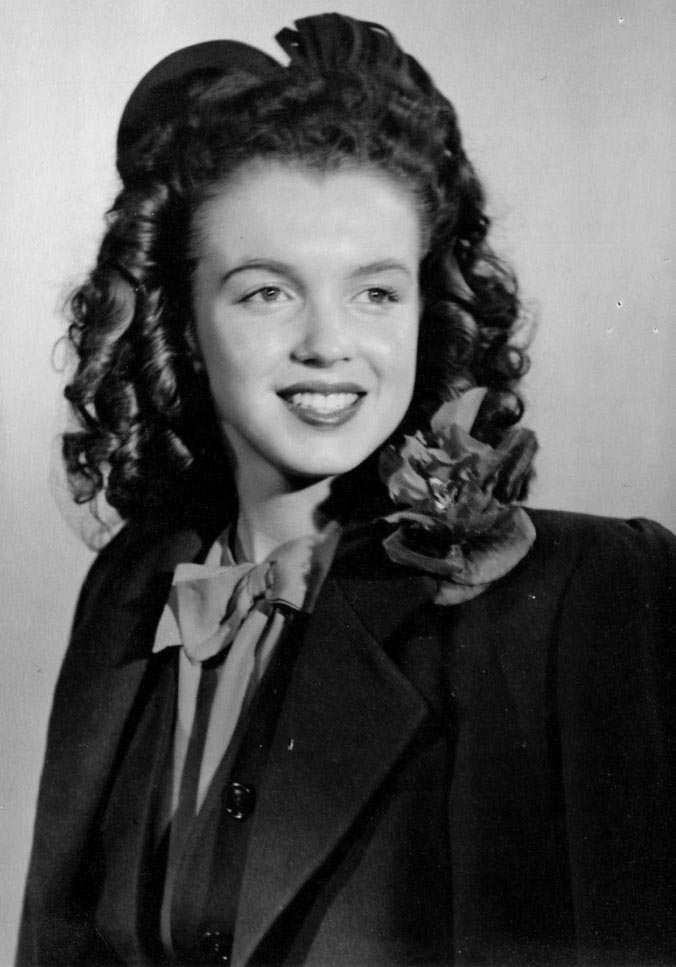 1944 Norma Jeane.jpg